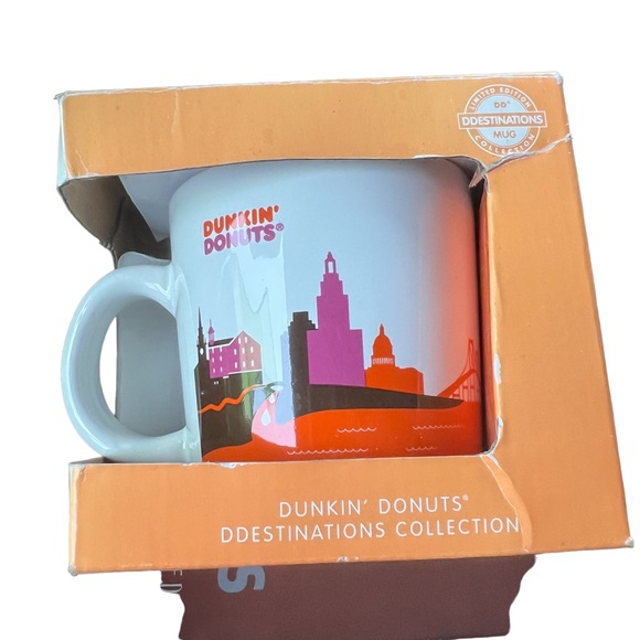 RHODE ISLAND Runs On Dunkin’ Vintage Coffee Mug New With Box - Picture 6 of 8